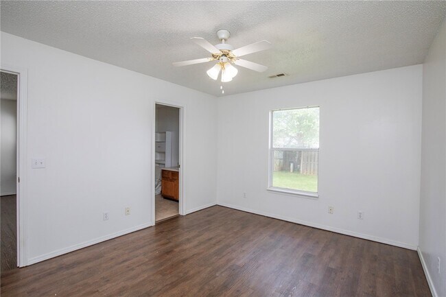 Building Photo - 2509 Parkcrest Dr