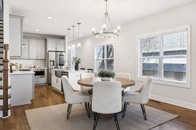 Building Photo - Grandeur in Germantown!
