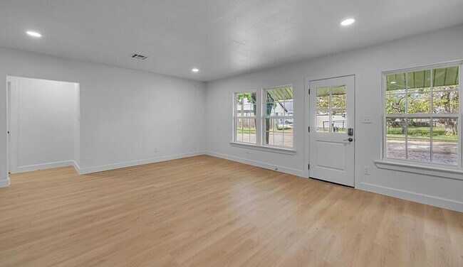 Building Photo - Newly remodeled 4BD 3BA Home in Waco