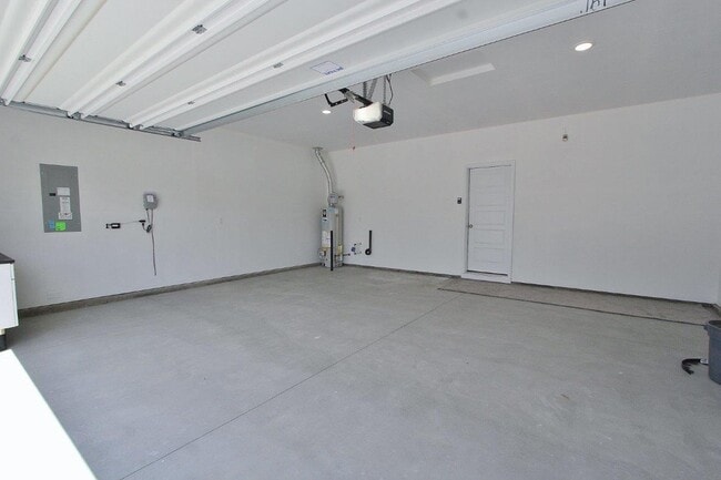 Building Photo - Clean Home in Quiet Neighborhood