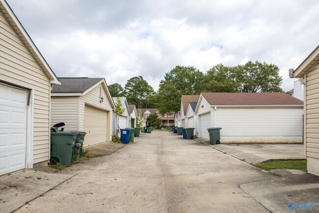 Building Photo - 1200 Catskill Cir SE