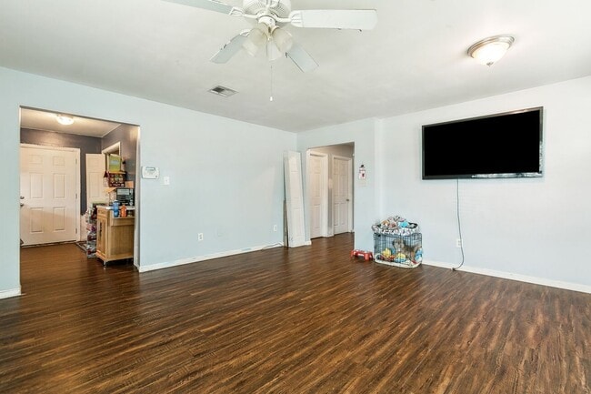Building Photo - 4619 Wilson Ave
