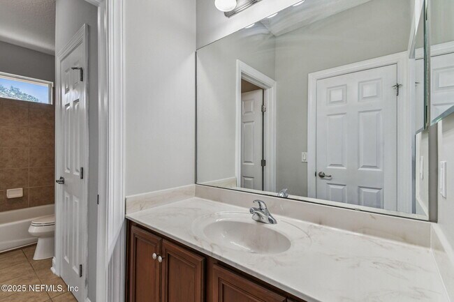 Building Photo - 263 Stonewell Dr