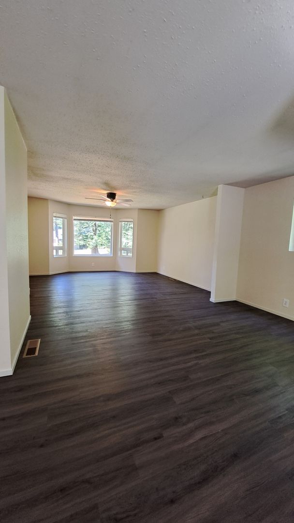 Building Photo - 3 Bedroom 2 Bath Home in Seabeck