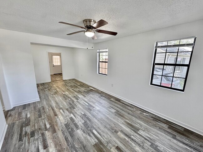 Building Photo - 3922 Pleasant Cove
