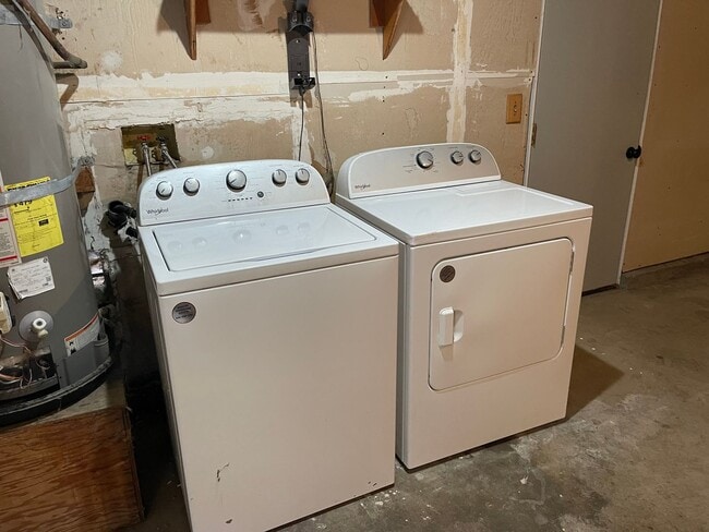 Building Photo - Fresh & Clean 3br with views