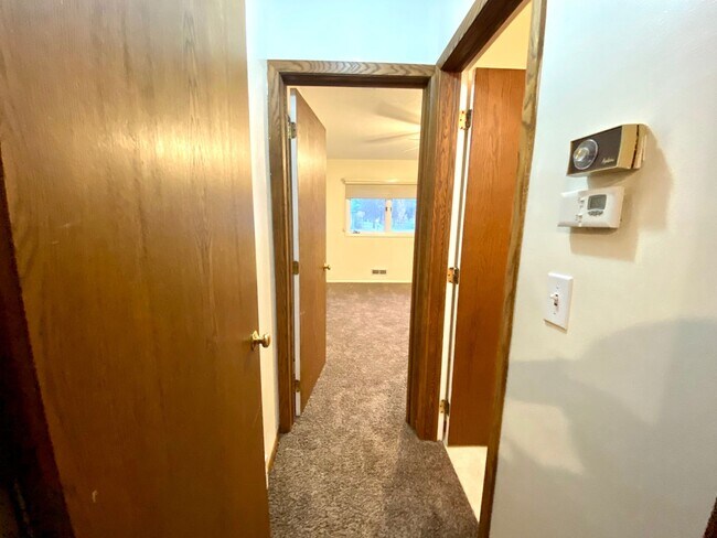 Building Photo - 2 Bed Duplex