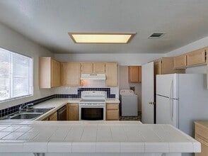 Building Photo - 3520 W Lawrence Rd