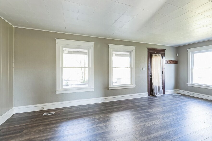 Building Photo - 1573 Jermain Dr