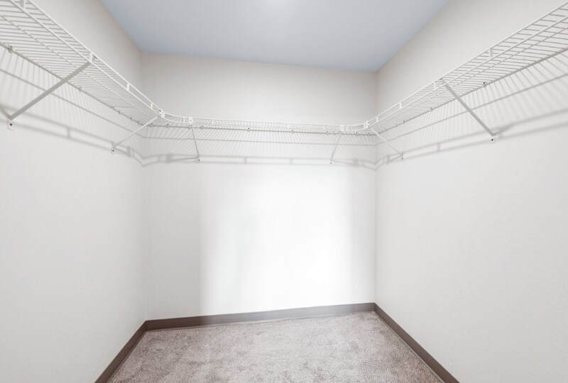 Building Photo - 352 Deschane Ave