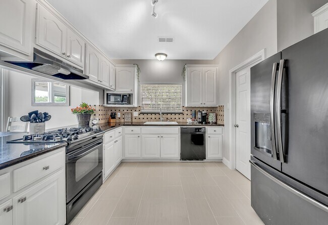 Building Photo - 5417 Blue Haven Dr