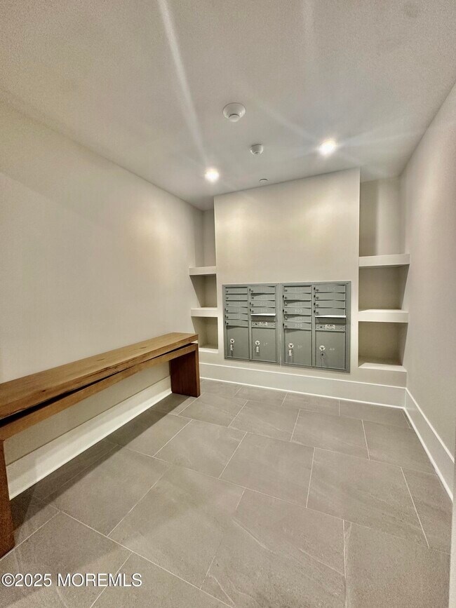 Building Photo - 218 3rd Ave