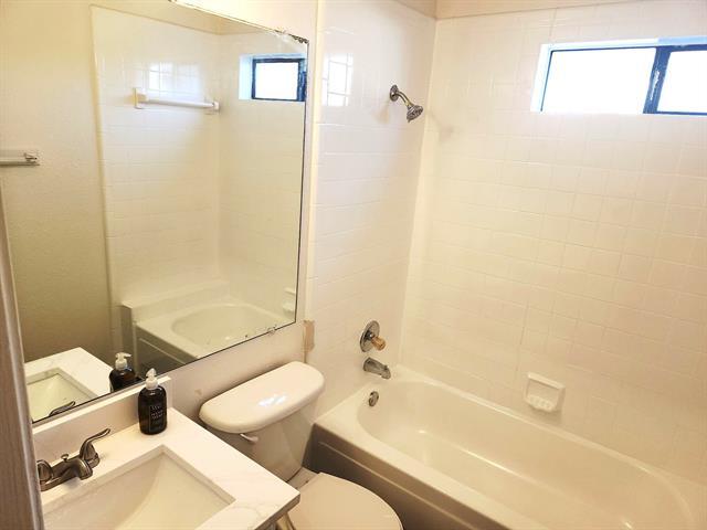 Building Photo - 1703 Leroy Rd