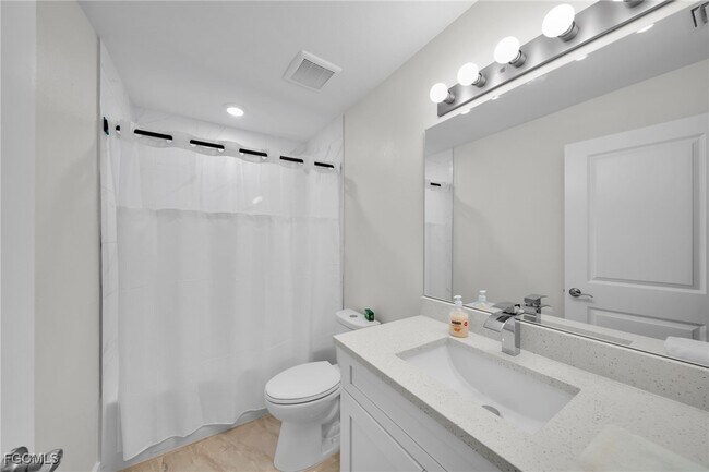 Building Photo - 901 Albany Ave