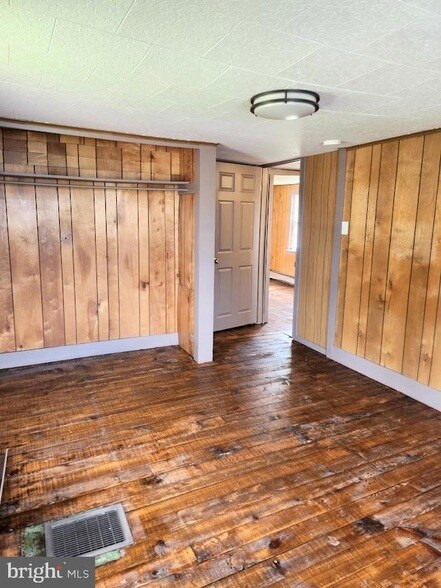 Building Photo - 1286 S Imler Valley Rd