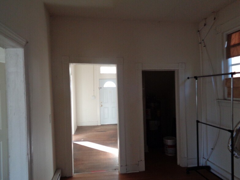 Building Photo - 1021 Melville St