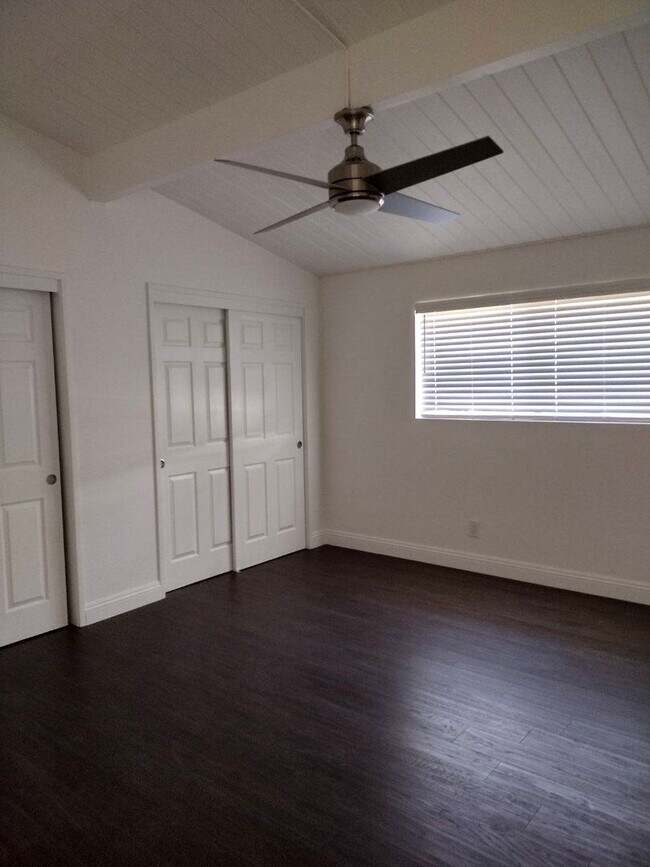 Building Photo - Large family home in Panorama area, near Bakersfield College!