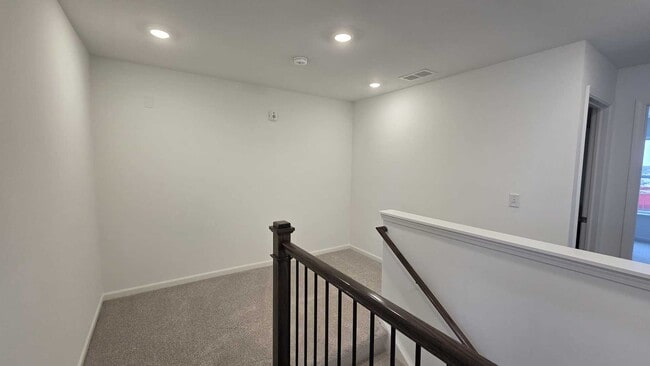 Building Photo - 460 Hathaway Ln