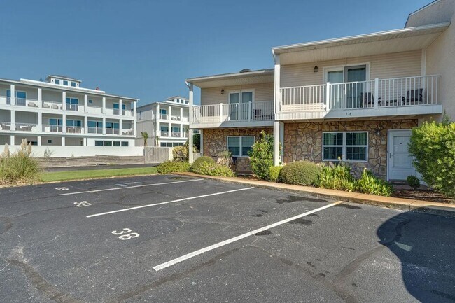 Building Photo - FURNISHED OR UNFURNISHED *Move In Special-50% Off First Months Rent**