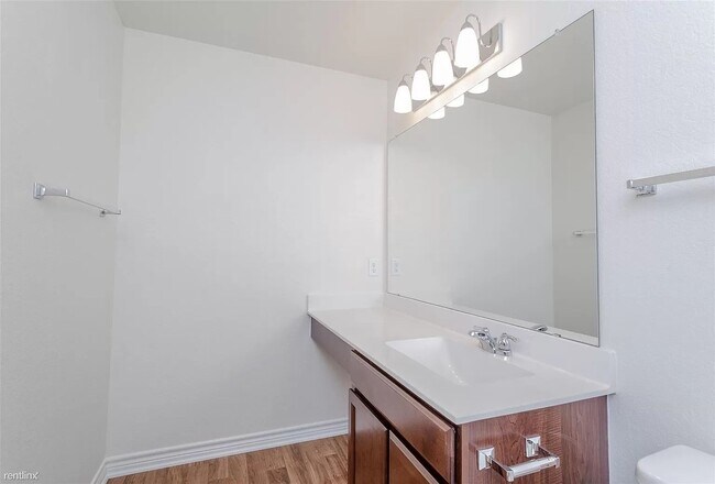Building Photo - This spacious 4-bed/3-bath two-story renta...