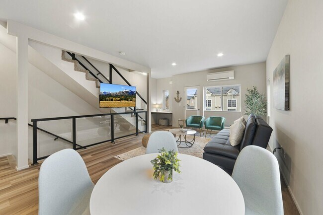 Building Photo - 918 21st St