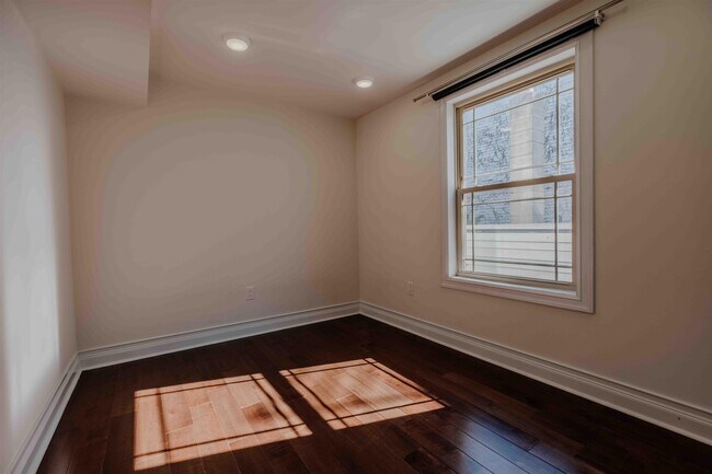 Building Photo - 74 Beacon Ave