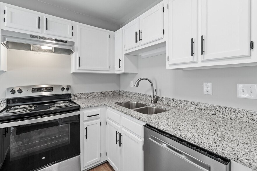 Building Photo - 325 Eastwood Dr