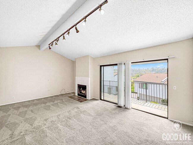 Building Photo - Beautiful 2B/2.5BA Townhome w/ Attached Ga...