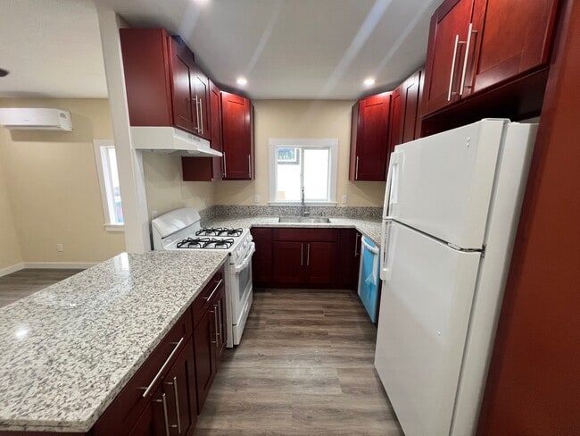 Building Photo - 819 W 9th St