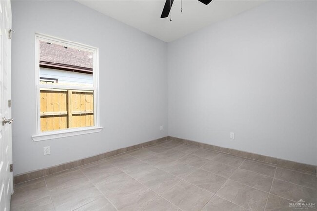 Building Photo - 2222 N Vly Cir