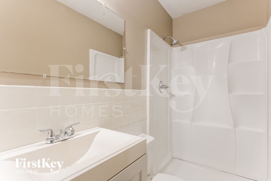 Building Photo - 11 S Lang Dr