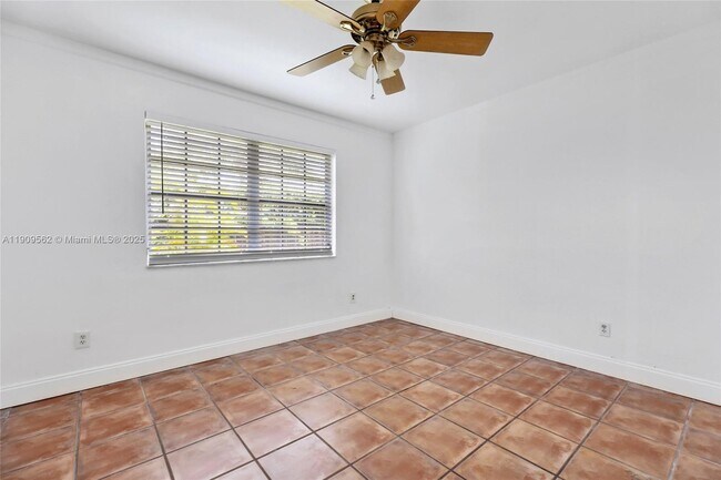 Building Photo - 13820 SW 82nd Ave