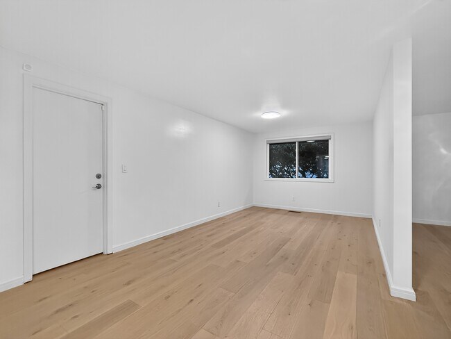 Building Photo - 16711 NE 18th St