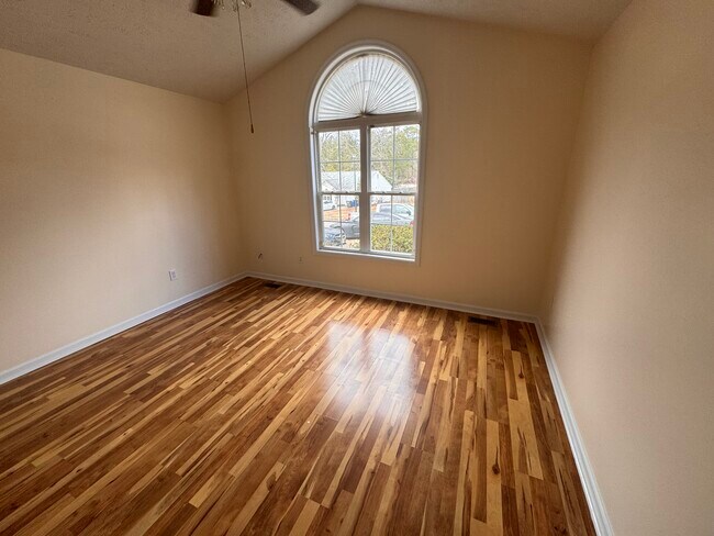 Building Photo - 885 Ridge Rd