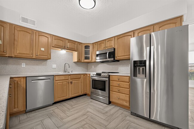 Building Photo - 10383 Briar Forest Dr
