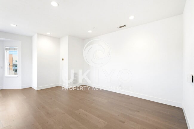 Building Photo - 2933 McClure St