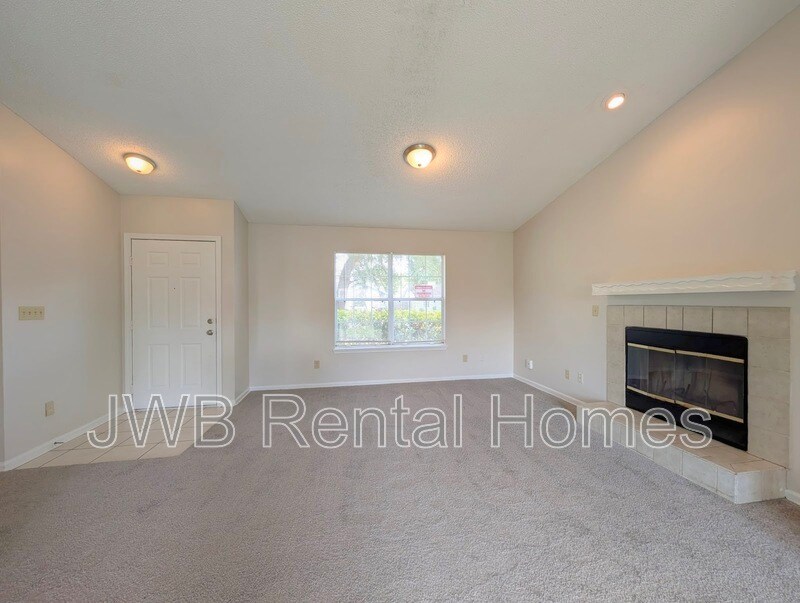 Building Photo - 2358 Scanlon Dr