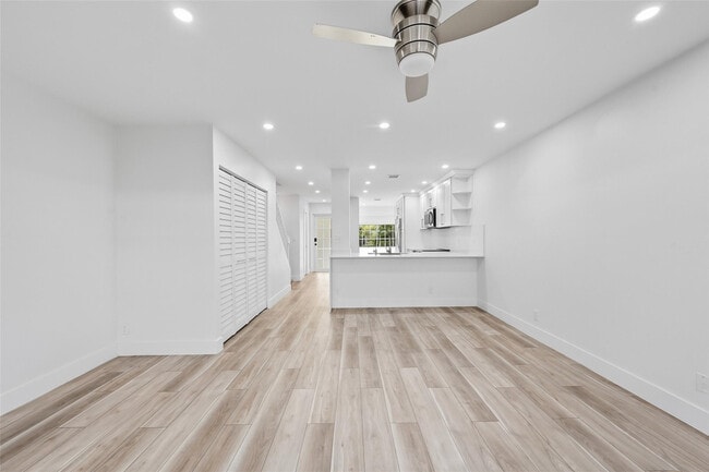 Building Photo - 4525 Bougainvilla Dr