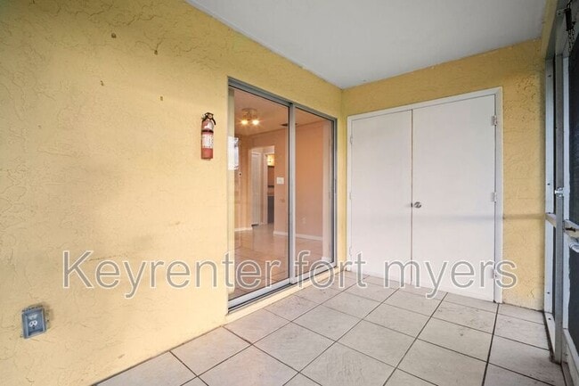 Building Photo - 4406 Santa Barbara Blvd S