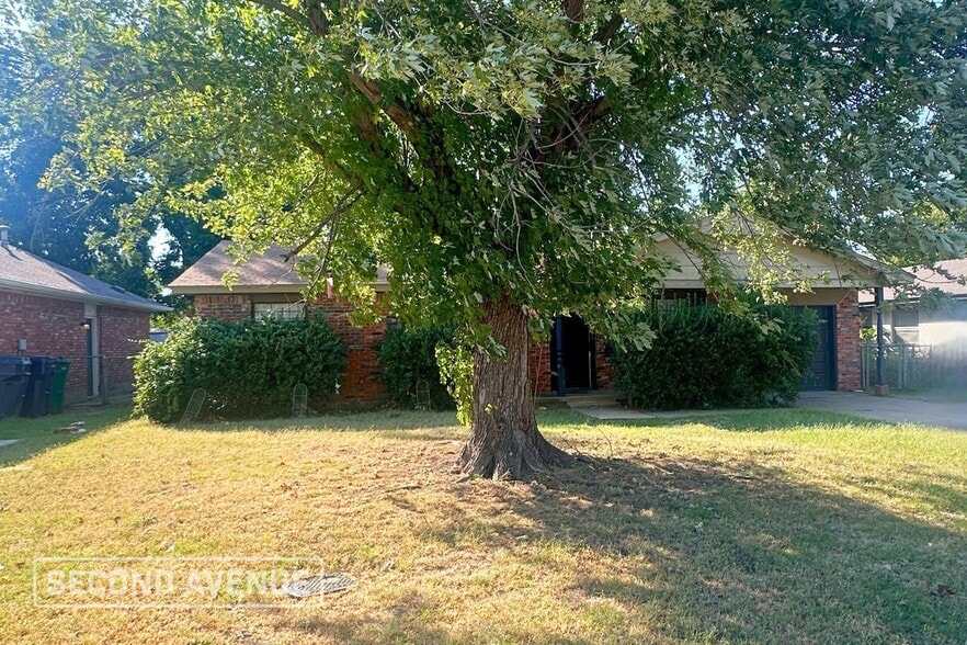 Primary Photo - 10913 N McKinley Ave