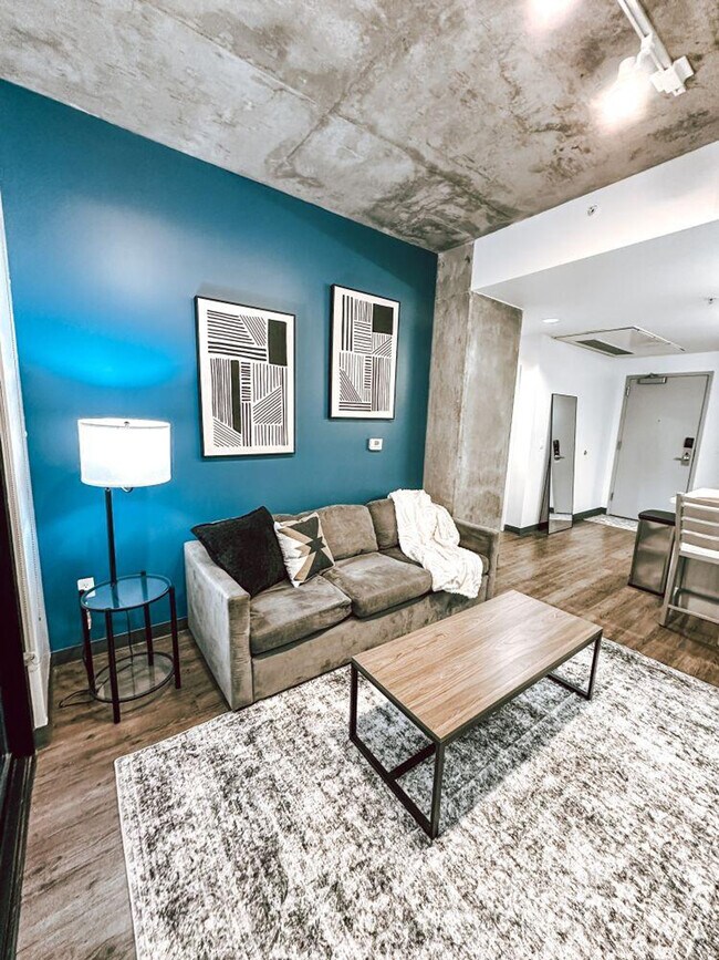 Building Photo - 1031 N Park Ave