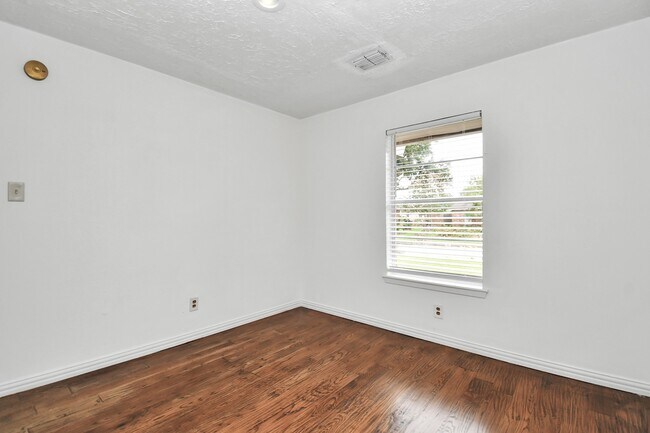 Building Photo - 10131 Kent Towne Ln