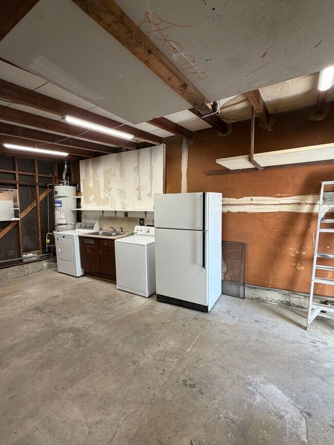 Building Photo - 3630 Lupine Ave
