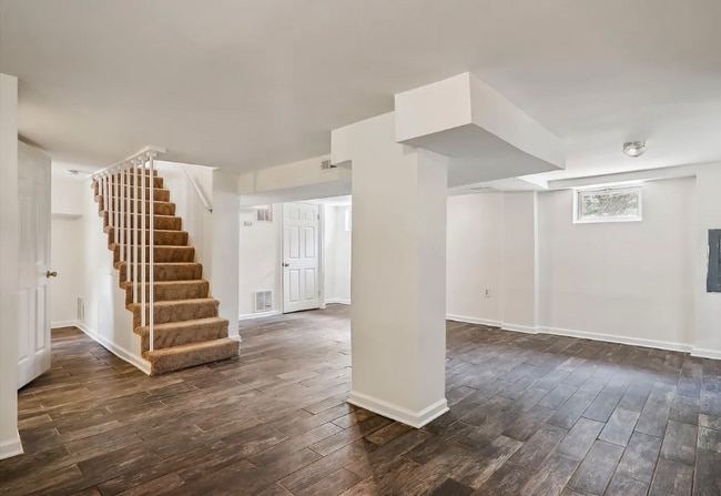 Building Photo - 1210 Larchmont Ave