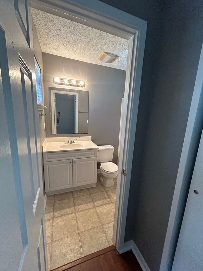 Building Photo - Charming 2 bedroom townhome in The Arbor @...