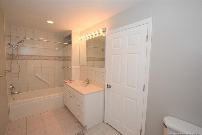 Building Photo - 217 Grove St