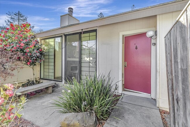 Building Photo - Charming 2 Bed 2 Bath Sunnyvale Condo with Vaulted Ceilings and Patio