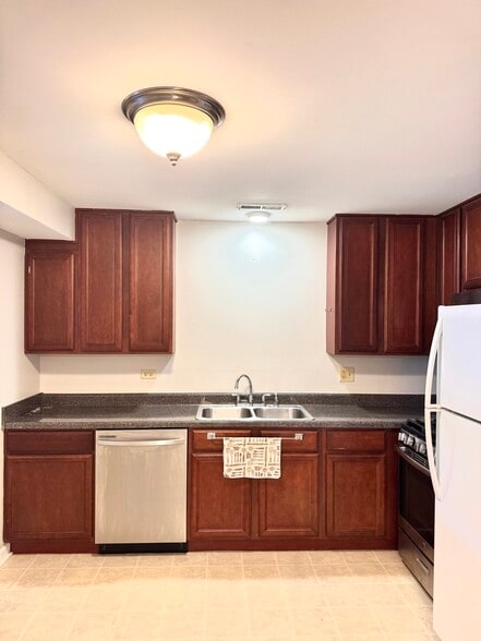 Building Photo - 2264 Abbeywood Dr