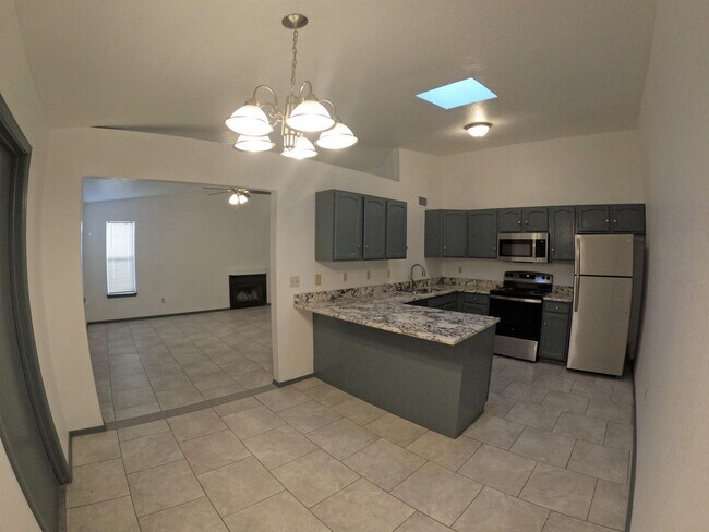 Building Photo - 2717 Fairway Dr