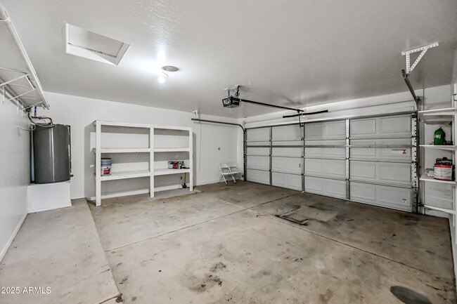 Building Photo - 1060 W Mesquite Ave